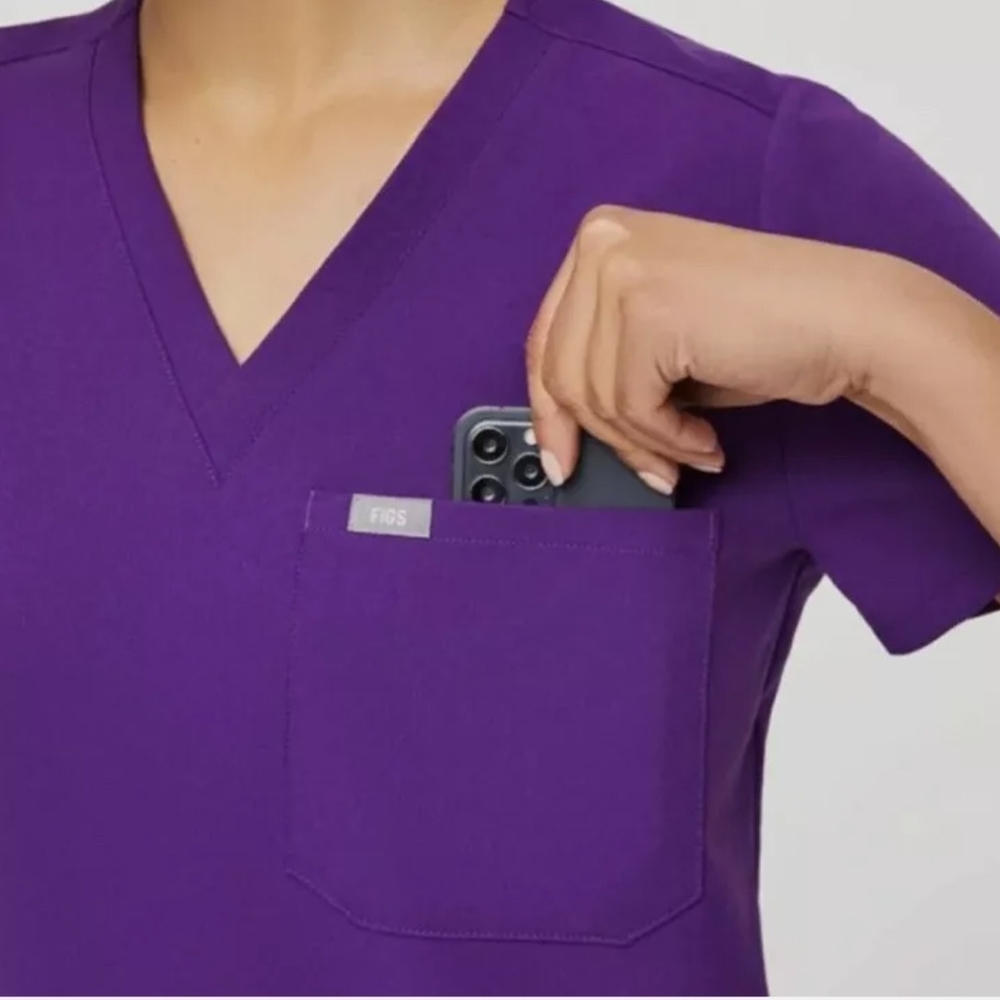 *Figs Scrub Top One Pocket Purple Size Medium - Picture 2 of 8